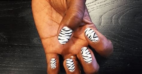 Zebra print nails tutorial.