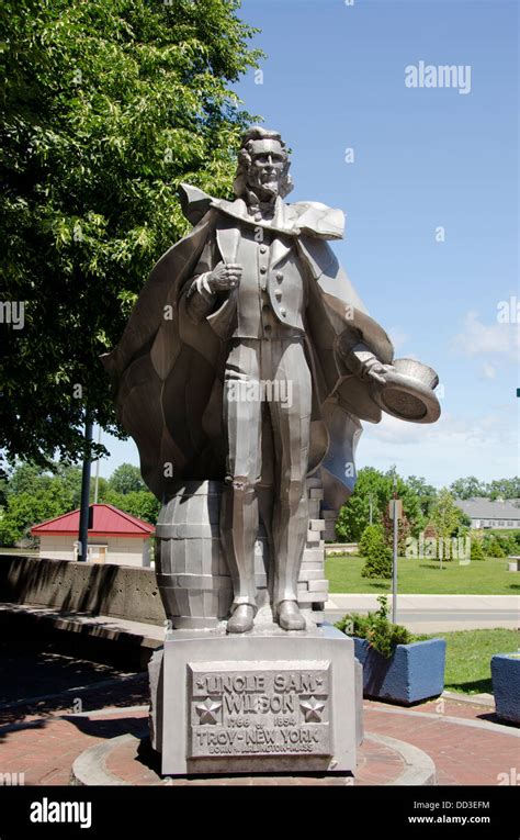 Famous iconic statue new york hi-res stock photography and images - Alamy