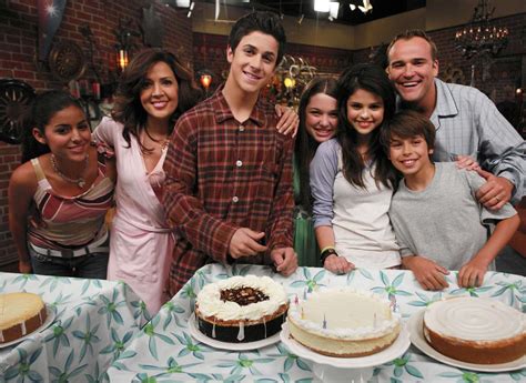 Wizards of Waverly Place: Wizards of Waverly Place Seasons 1-4 pictures from the show