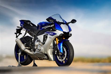 2015 Yamaha YZF-R1 & R1M First Ride Review - GearOpen.com