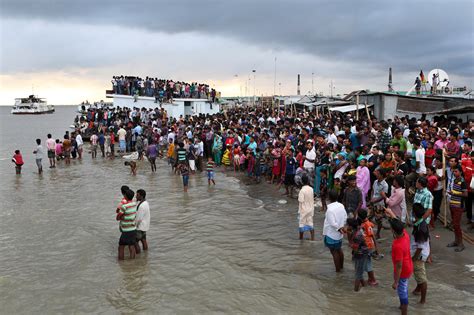 [HOT LINKS] Bangladesh ferry with 250 aboard capsizes, 44 survive – The ...