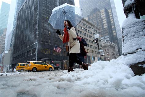 Heavy snow hits the Northeast