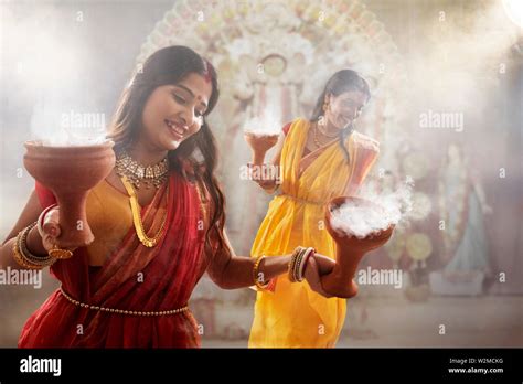 Durga puja dance hi-res stock photography and images - Alamy