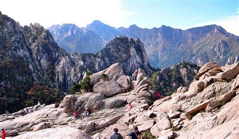 Seoraksan National Park One Day Tour from Seoul (Guided) - Trazy, Korea ...