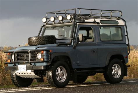 Land Rover Defender 90 2.5 TDi (107 Hp)