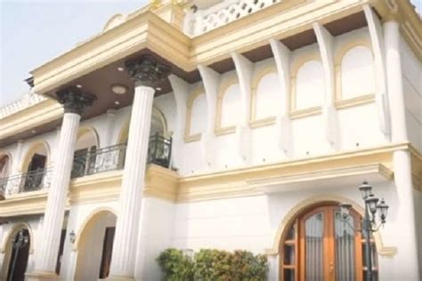 Rumah 5 Artis Indonesia Ini Megahnya Bak Istana Mewah Abis - Riset