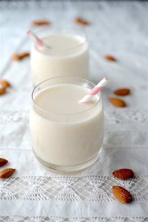 Almond milk - Wikipedia