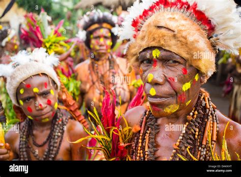 Papua new guinea women hi-res stock photography and images - Alamy