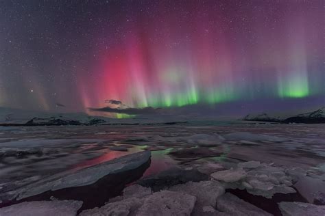 Northern Lights at Jökulsárlón Glacier Lagoon | Guide to Iceland