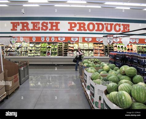 Oct 10, 2010 - Hemet, California, U.S. - Bulk produce at WinCo. WinCo Foods is an employee-owned ...