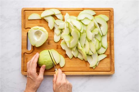 How To Cut Chayote - Recipes.net