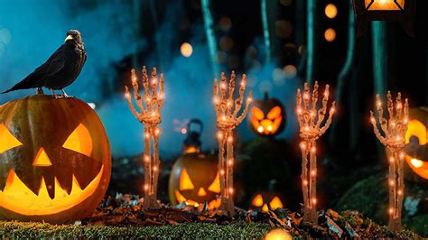 13 Spooky Halloween Front Yard Decor Ideas to Impress Your Neighbors