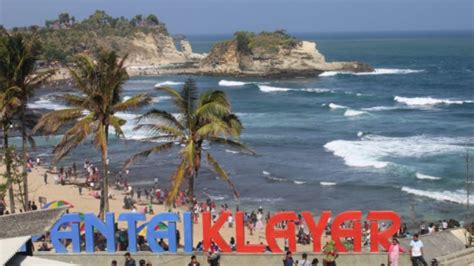 11 Spot Foto Pantai Klayar PACITAN (HTM, Rute, Obyek Wisata)