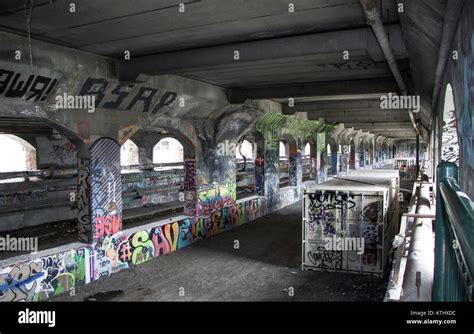 Abandoned subway station hi-res stock photography and images - Alamy