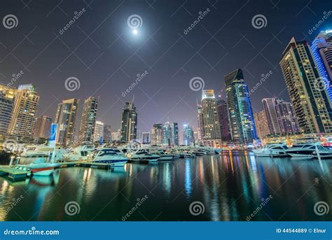 Dubai marina skyscrapers editorial stock image. Image of office - 44544889