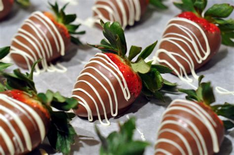 Luscious Chocolate Covered Strawberries | The Dessert Spot