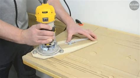 How to Make a Universal Router Circle Cutting Jig (With Pictures) | AllFlavor Workshop