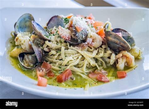 Seafood LInguine with Mussels in White Wine Sauce Stock Photo - Alamy