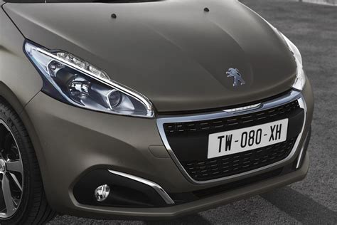 New Peugeot 208 shows its colours - News | CarSifu