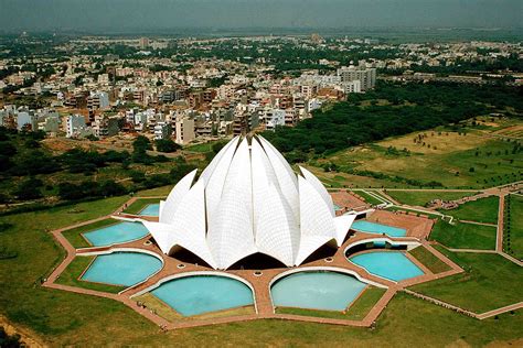 About Lotus Temple New Delhi, Lotus Temple Timings, Entry Fee