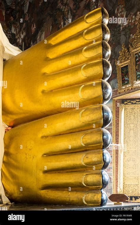 Feet of the reclining buddha, Wat Pho temple, Bangkok, Thailand Stock Photo - Alamy