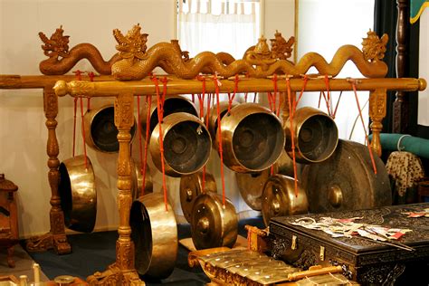 File:Traditional indonesian instruments04.jpg - Wikipedia