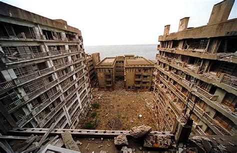 H.I.A.T. - Hey, I abandoned that!: Hashima Island, Japan`s Abandoned City