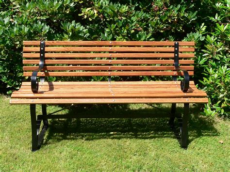 Bench (furniture) - Wikipedia