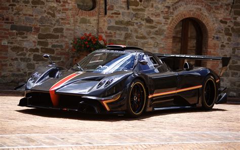 2013 Pagani Zonda Revolucion Wallpaper - HD Car Wallpapers #3556