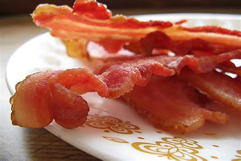 How to Cook Crispy Bacon - BlogChef