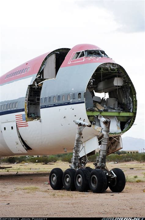 Boeing 747 Landing