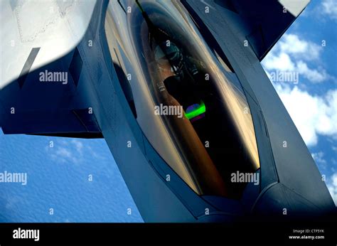 View of the cockpit of a US Air Force F-22 Raptor fighter aircraft in Stock Photo: 49506455 - Alamy