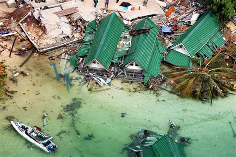 Asian Tsunami 2004-thailand - Chilean documentary and photojournalist for Media Culture in Aus