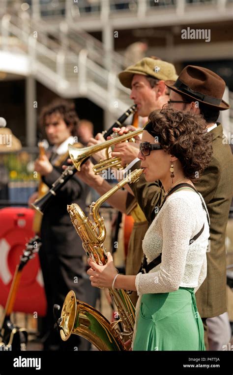 Baritone sax hi-res stock photography and images - Alamy