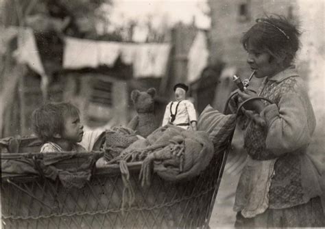 Hungarian gypsies in the pass Gypsy Life, Gypsy Soul, Vintage Photographs, Vintage Photos, Gypsy ...