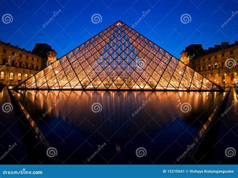 Louvre Museum night editorial photo. Image of history - 15210541