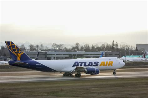 Boeing 747 cargo plane makes emergency landing in Miami - YEN.COM.GH