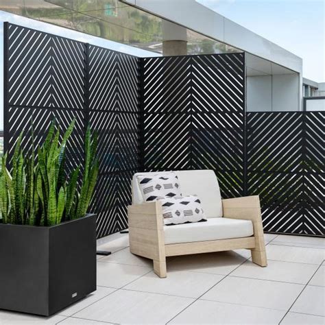 12 Best Outdoor Privacy Screens 2021 | HGTV