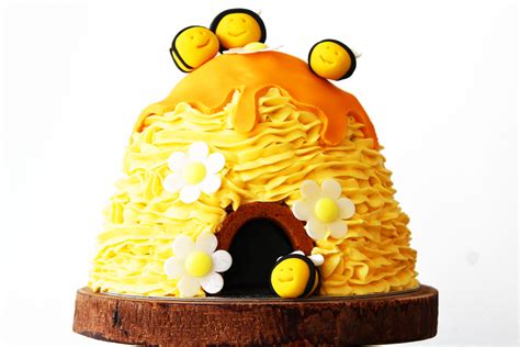 3D Beehive Cake with honey drips and buzzing bees - Supper in the Suburbs