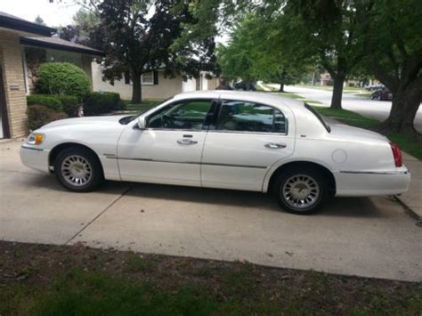 Sell used 2001 LINCOLN TOWN CAR CARTIER EDITION in South Holland, Illinois, United States, for ...