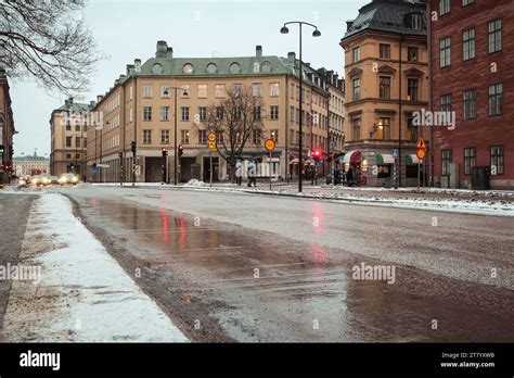 a street scene during the winter Stock Photo - Alamy