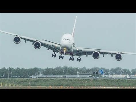 Unbelievable AIRBUS A380 CROSSWIND LANDING, GO AROUND + SHARP RIGHT TURN during a STORM (4K ...