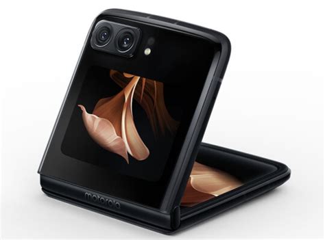 Motorola Razr 2022 has a bigger display than Samsung's Z Flip 4 | Mobi me