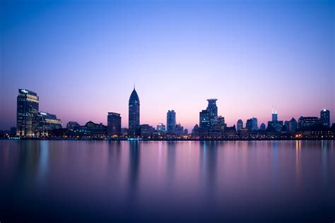 5 Tips for Shooting Waterfront Cityscapes at Blue Hour