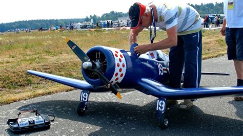 F4U CORSAIR GIANT SCALE RC MODEL AIRPLANE FLIGHT / Meeting Gatow 2015 *1... # ...