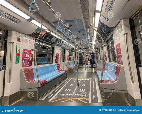 Inside MRT Train in Singapore Editorial Stock Image - Image of high, traffic: 176059359