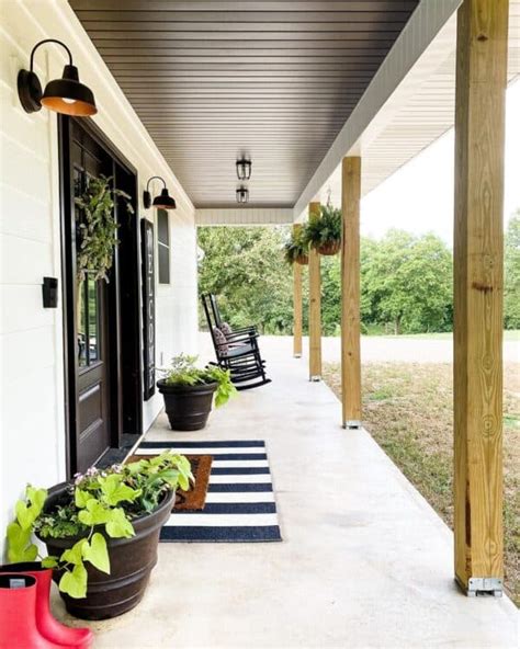 34 Farmhouse Porch Columns for an Enchanting Entrance