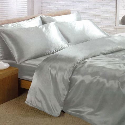 Satin Bedding Sets - 6 Piece Set - Duvet Cover + Fitted Sheet + 4 ...