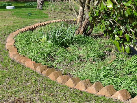 10+ Brick Lawn Edging Ideas – DECOOMO