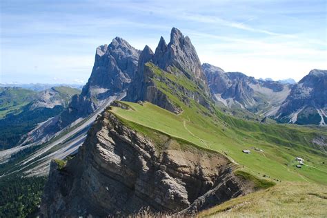 Seceda + optional Pieralongia detour: an easy day hike in the Dolomites - Borderless Bliss